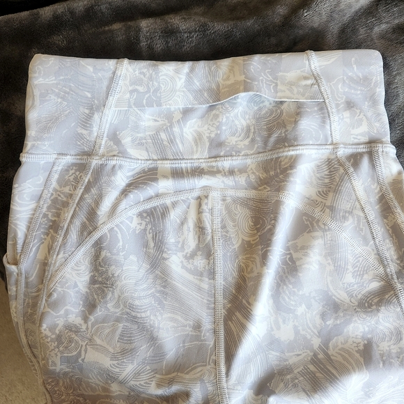 Lululemon Time To Sweat Crop 23" - Size 4 - Picture 10 of 11